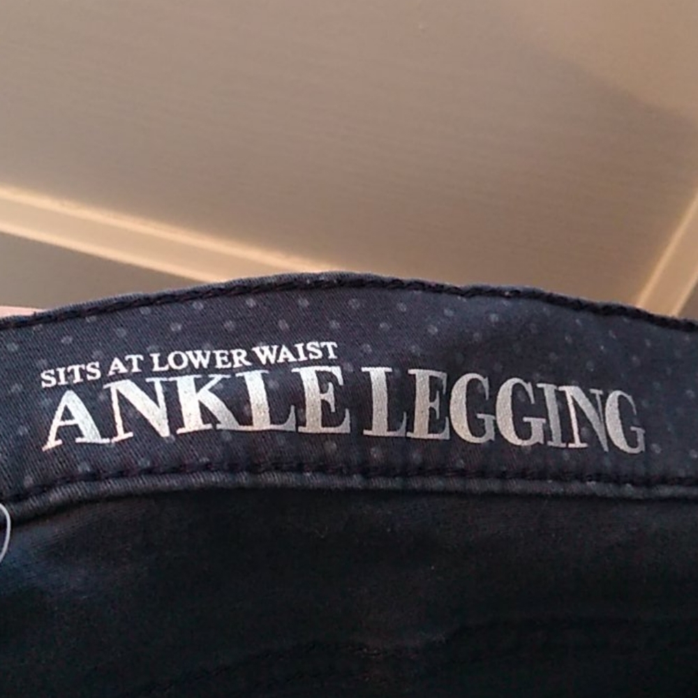 NY&C small dot patterned blue jeans
